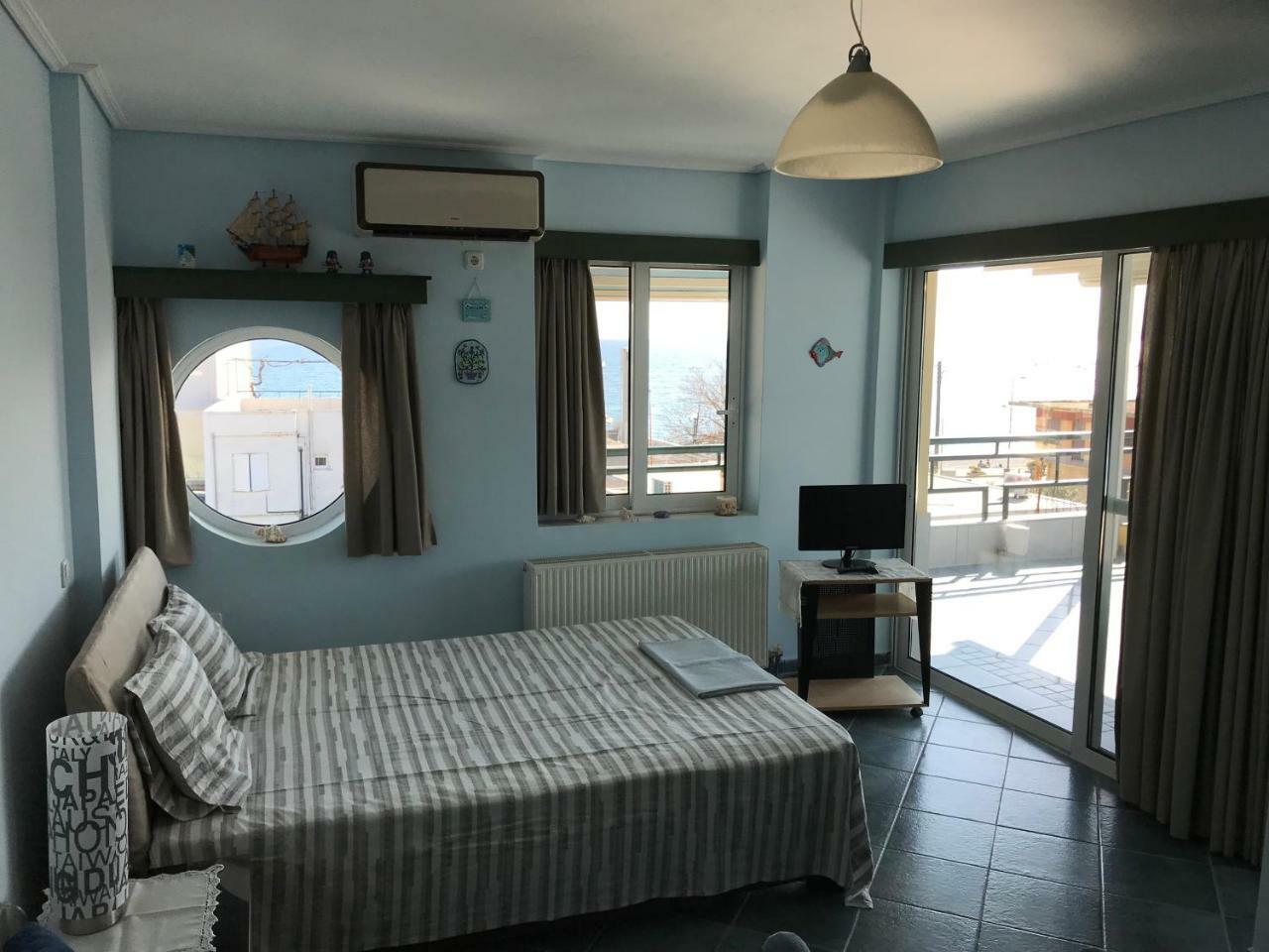 Апартаменты Tg Kalamata Beach Studio With Sea View Terrace Экстерьер фото